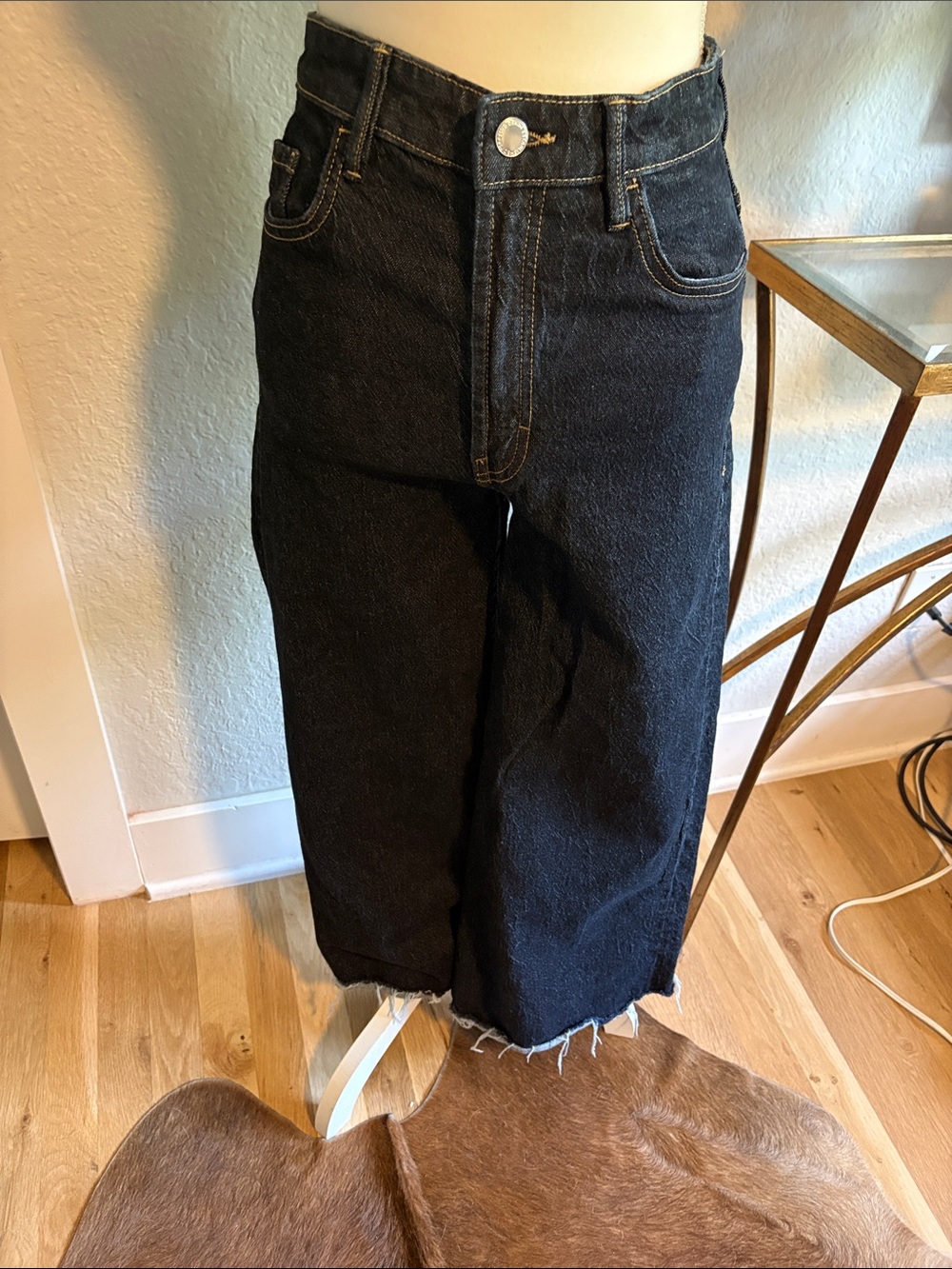 MNG Mango High-Waist dark wash Wide Leg Denim jeans with rough hem